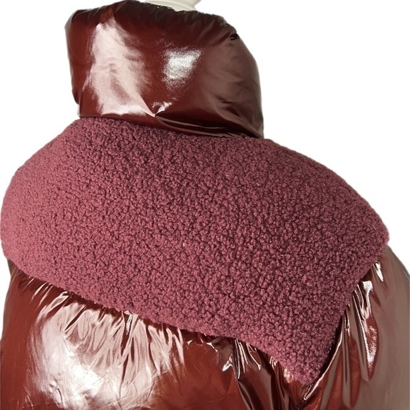 NWT LATTELIER Glossy Jelly Down Filled Cropped Puffer Coat Wine Color Large - Picture 5 of 13